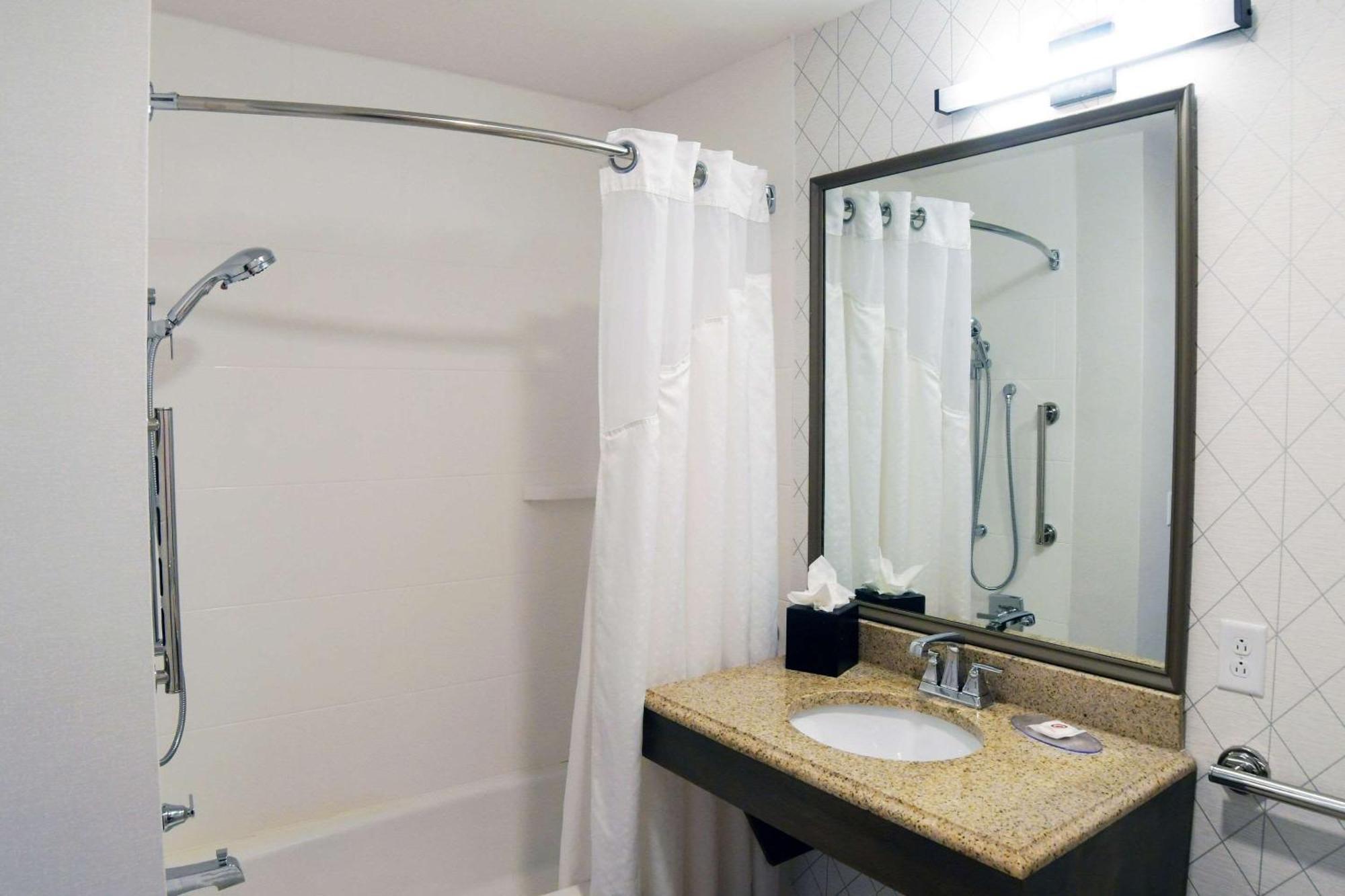 Comfort Inn & Suites Nw Milwaukee Germantown المظهر الخارجي الصورة