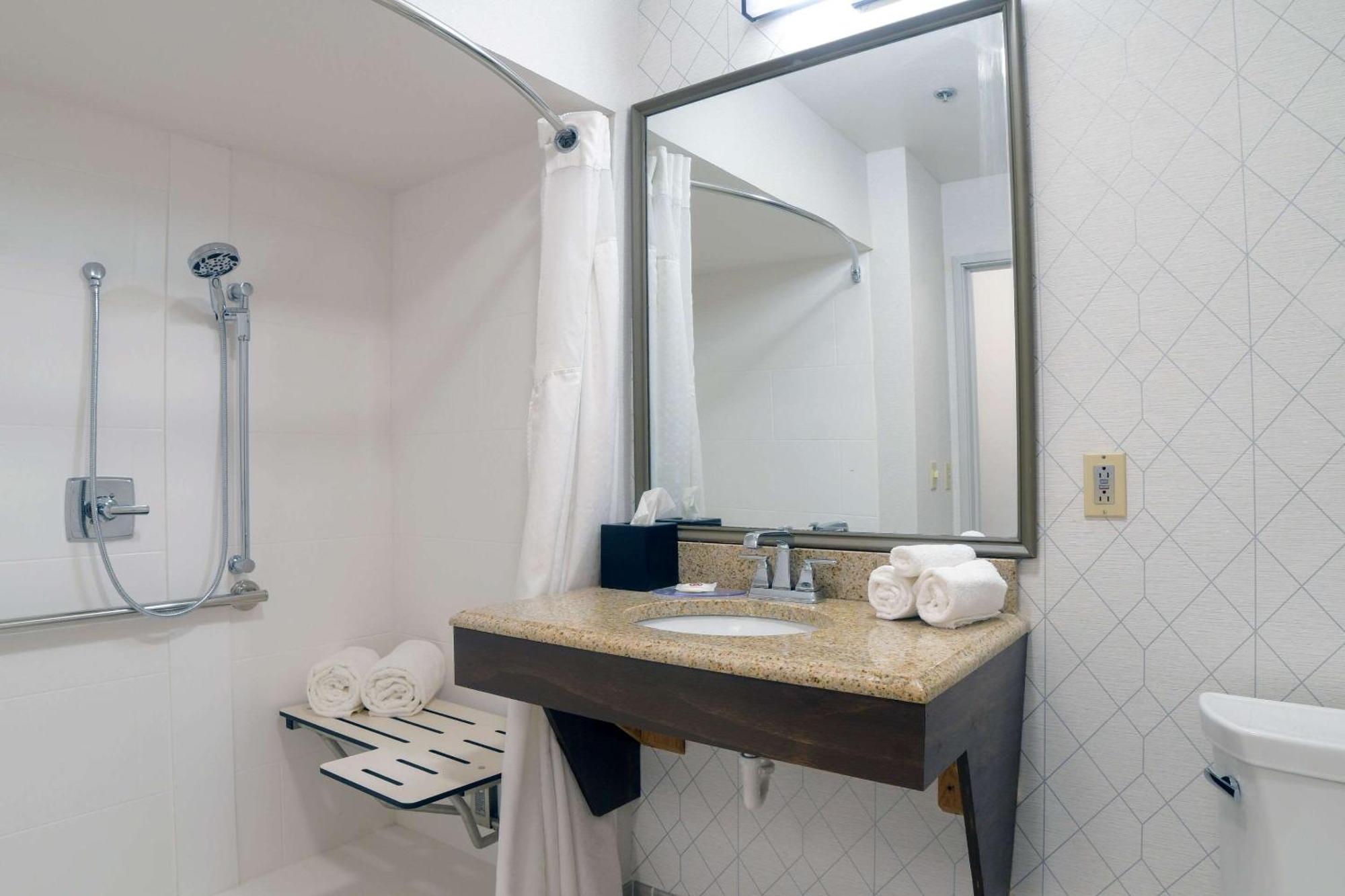 Comfort Inn & Suites Nw Milwaukee Germantown المظهر الخارجي الصورة