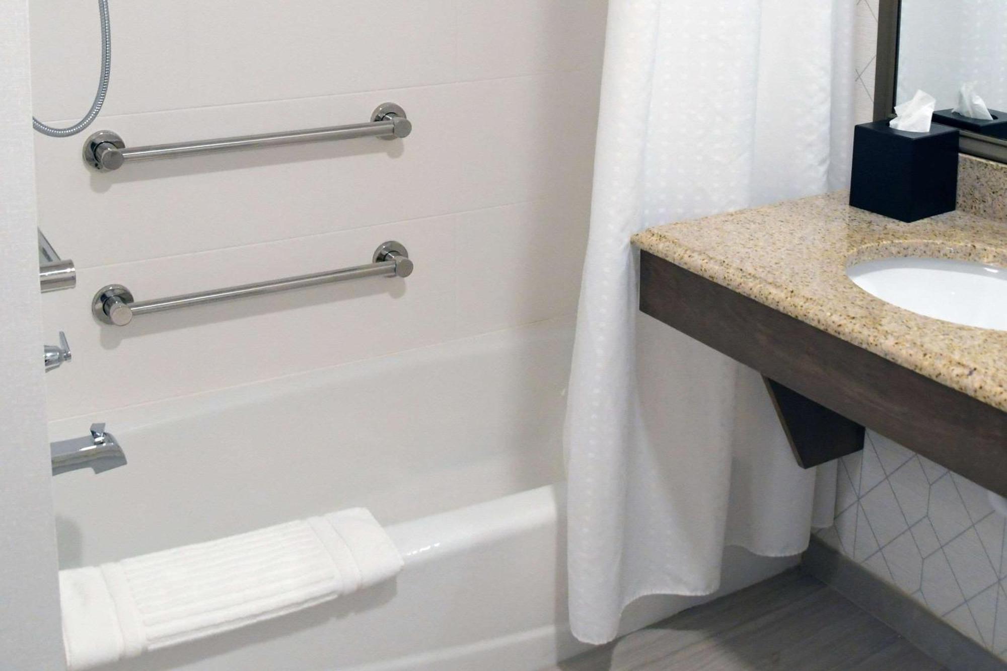 Comfort Inn & Suites Nw Milwaukee Germantown المظهر الخارجي الصورة