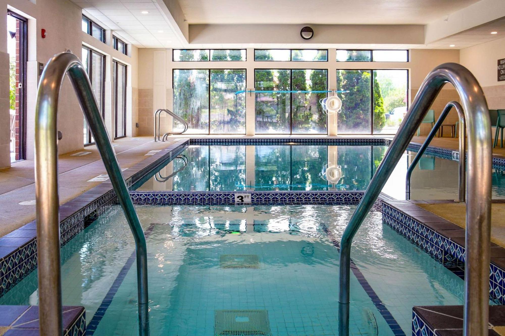 Comfort Inn & Suites Nw Milwaukee Germantown المظهر الخارجي الصورة