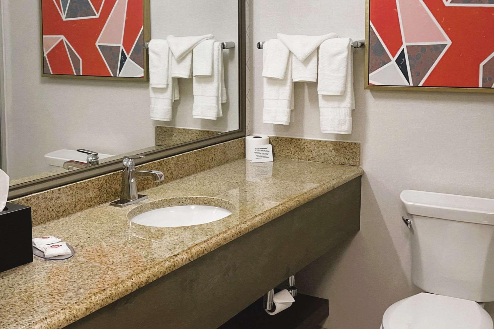 Comfort Inn & Suites Nw Milwaukee Germantown المظهر الخارجي الصورة