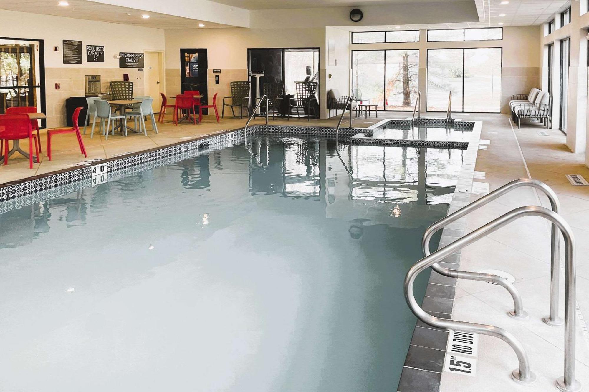 Comfort Inn & Suites Nw Milwaukee Germantown المظهر الخارجي الصورة